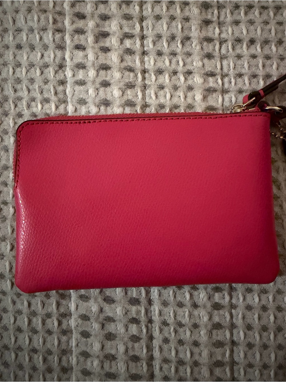 Coach Corner Wristlet! Hot Pink! Excellent condition! - Picture 2 of 8